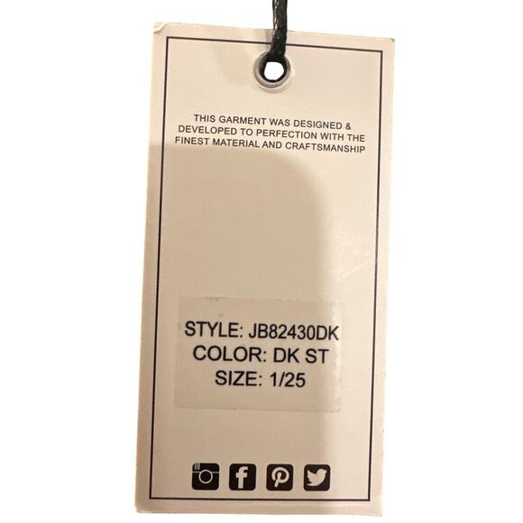 BNWT Judy Blue Elize mid rise flare distressed medium wash - Picture 5 of 5